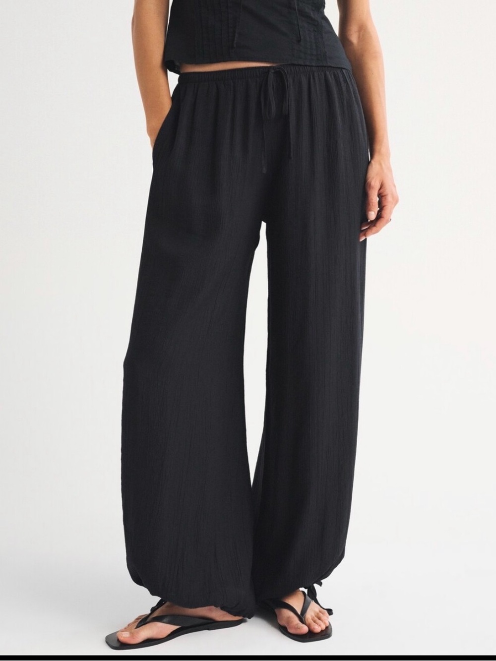 Abercrombie & Fitch Convertible Crinkle Balloon Black Pants XS Short
